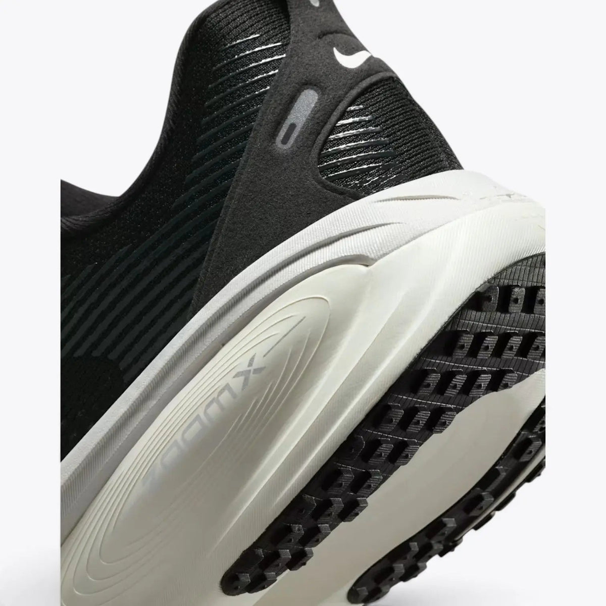 Nike Vomero 18 – White / Black | 46mm ZoomX + ReactX Dual-Foam Max Cushion Timeless Daily Running Shoe