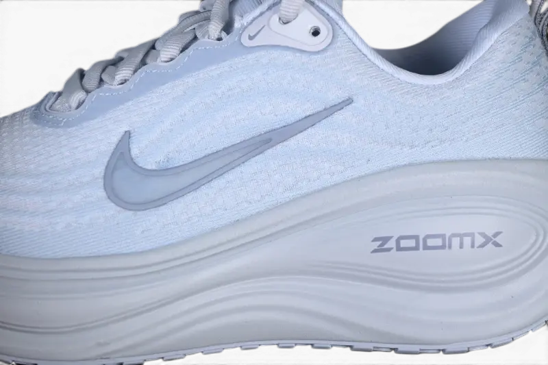 Nike Vomero Plus – White / Blue Grey | 45mm Full-Length ZoomX Metallic Silver Max Cushion Daily Running Shoe