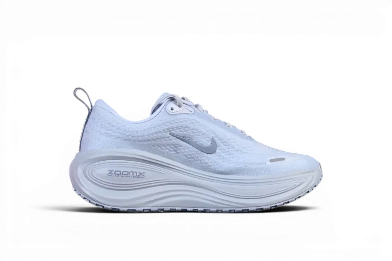Nike Vomero Plus – White / Blue Grey | 45mm Full-Length ZoomX Metallic Silver Max Cushion Daily Running Shoe