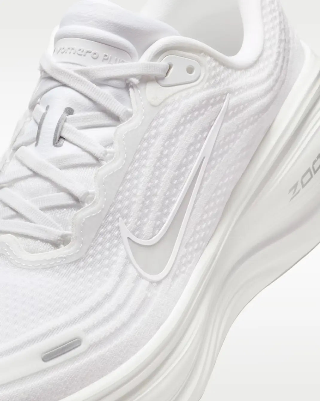 Nike Vomero Plus – White / Metallic Silver / Light Smokey Grey | 45mm Full-Length ZoomX Max Cushion Daily Trainer