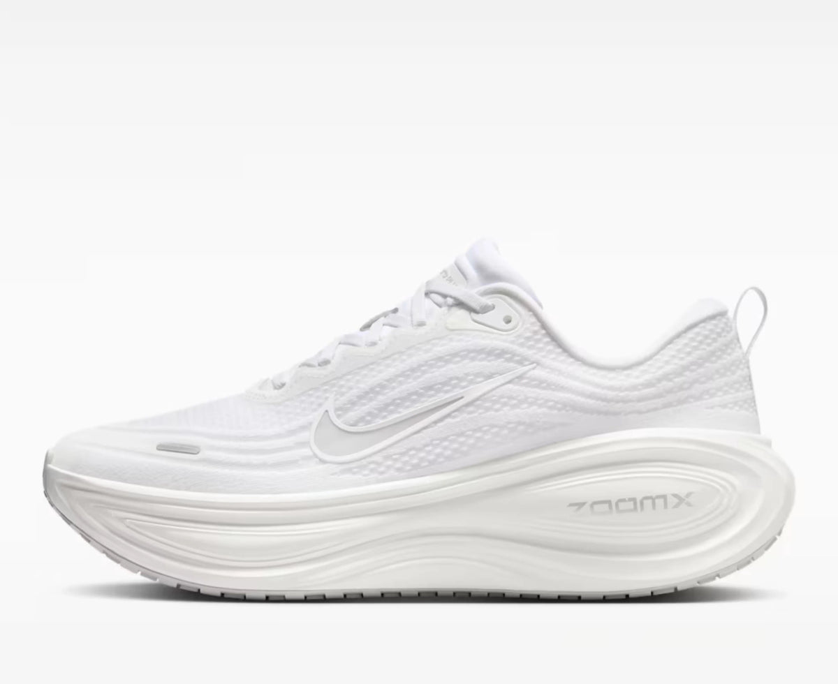 Nike Vomero Plus – White / Metallic Silver / Light Smokey Grey | 45mm Full-Length ZoomX Max Cushion Daily Trainer